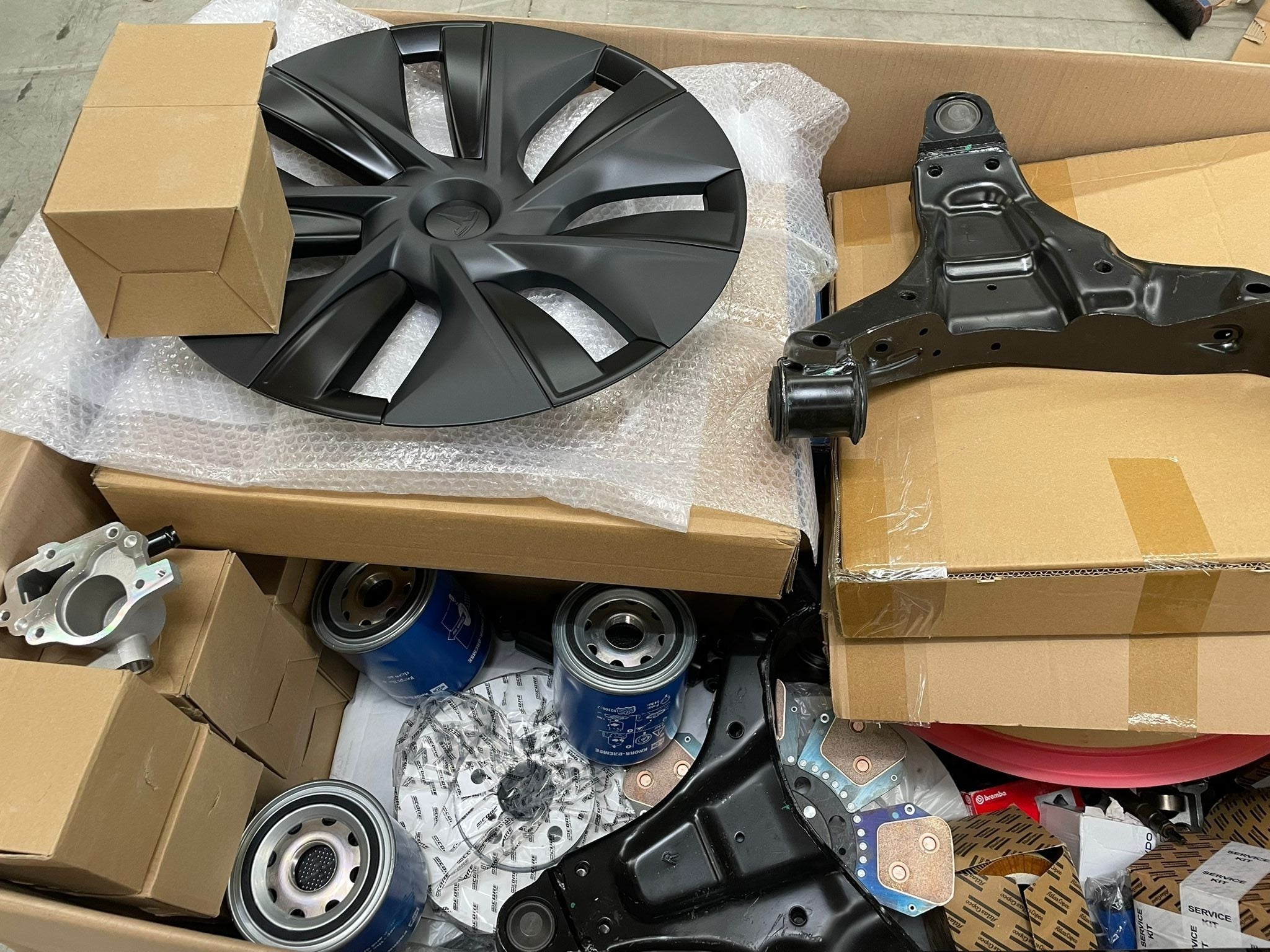 1767261123_cropped Automotive Pallets Lot – 5 Double Liquidation Truckload — liquidation pallet photo 4