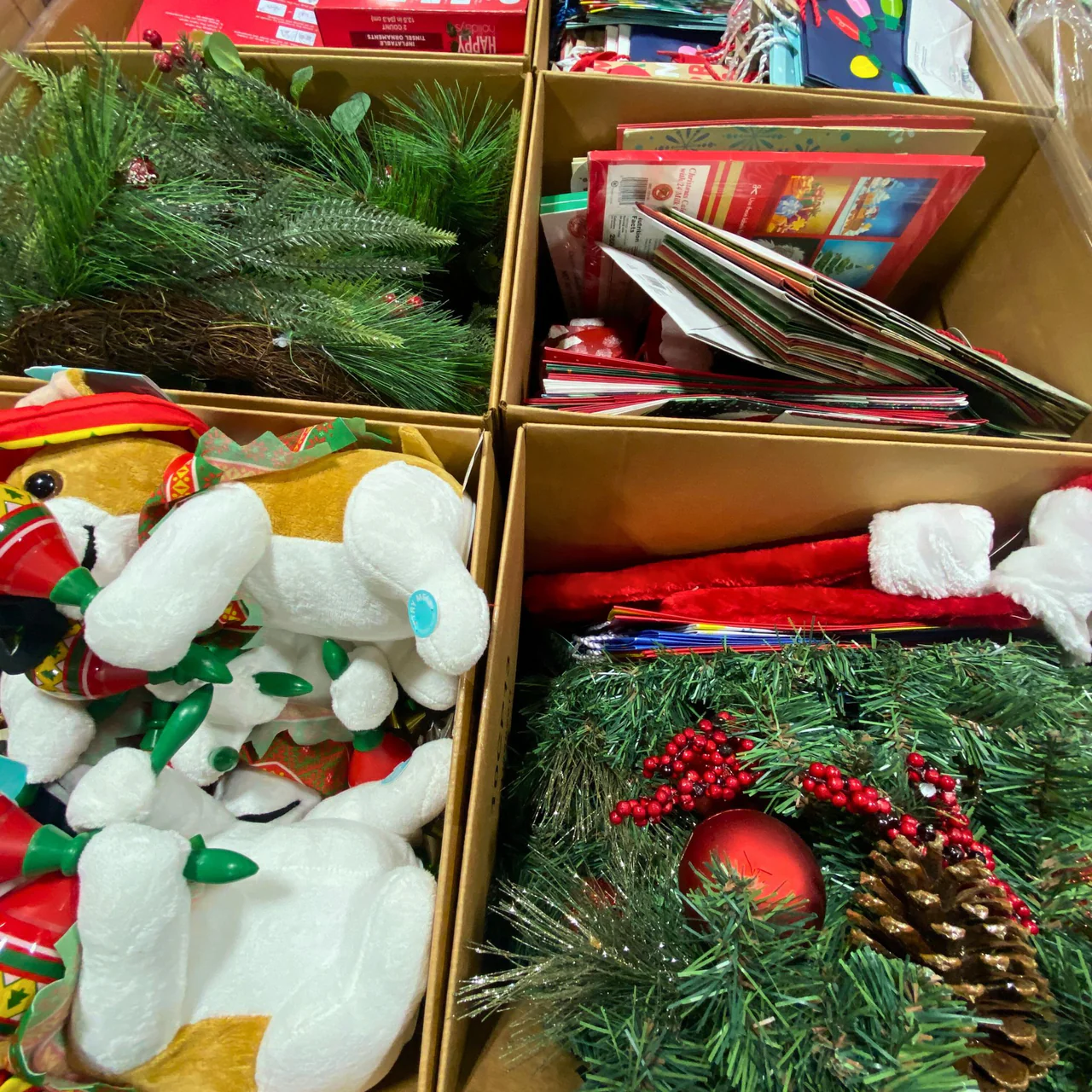 AC3 Decorations for Christmas- Assorted Liquidation Pallet — liquidation pallet photo 2
