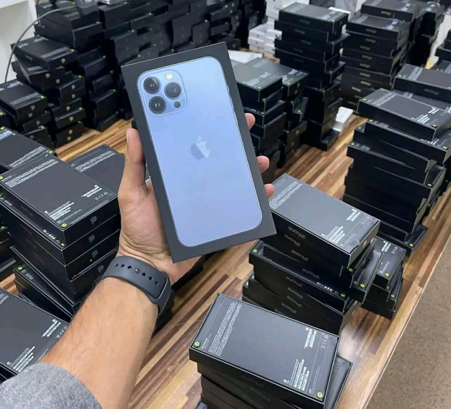 Buy-iPhone-Liquidation-Pallets Wholesale iPhone Liquidation (15 Phones) Liquidation Pallet — liquidation pallet photo 4