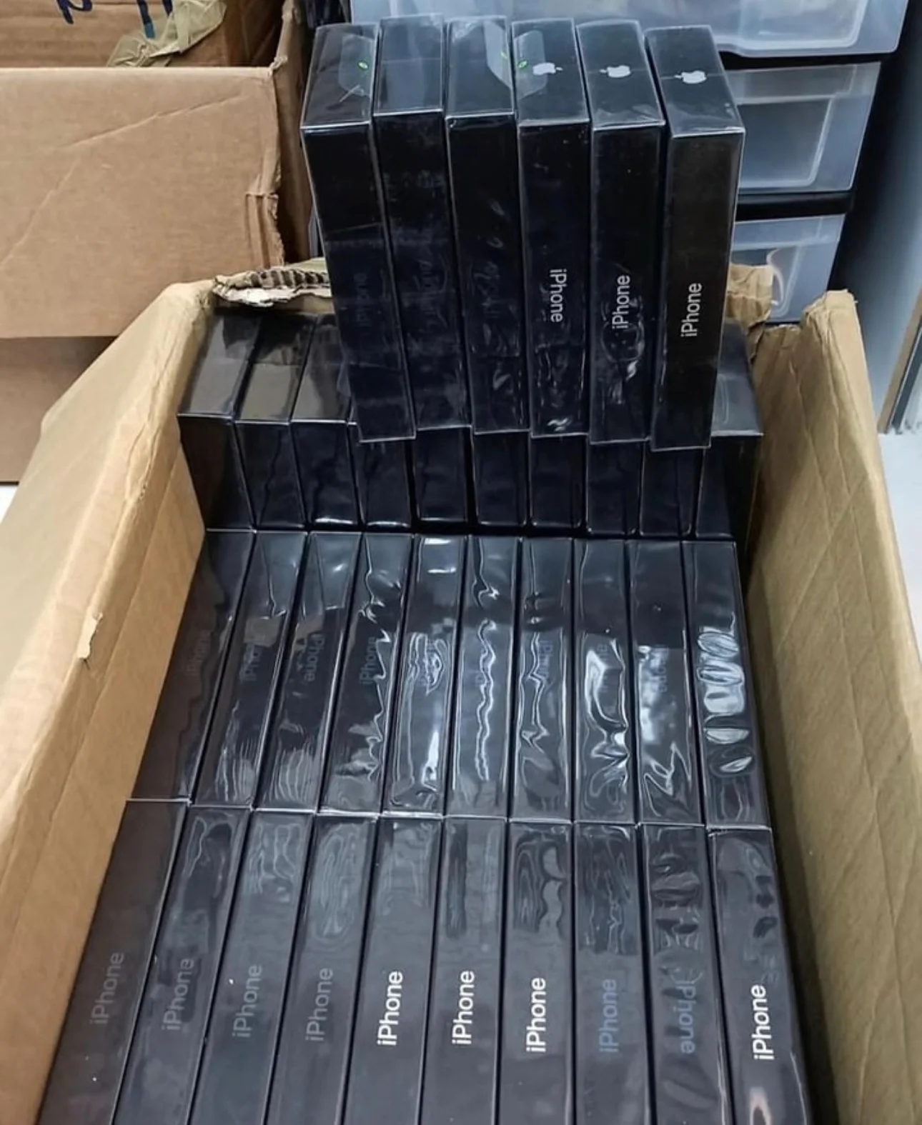 IMG_3387 iPhone 13 Pro Max Liquidation Pallet — liquidation pallet photo 2