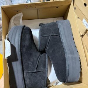 Ugg Slippers & Boots Premium Footwear Load Liquidation Pallet — liquidation pallet photo 3