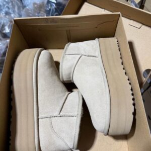 Ugg Slippers & Boots Premium Footwear Load Liquidation Pallet — liquidation pallet photo 4