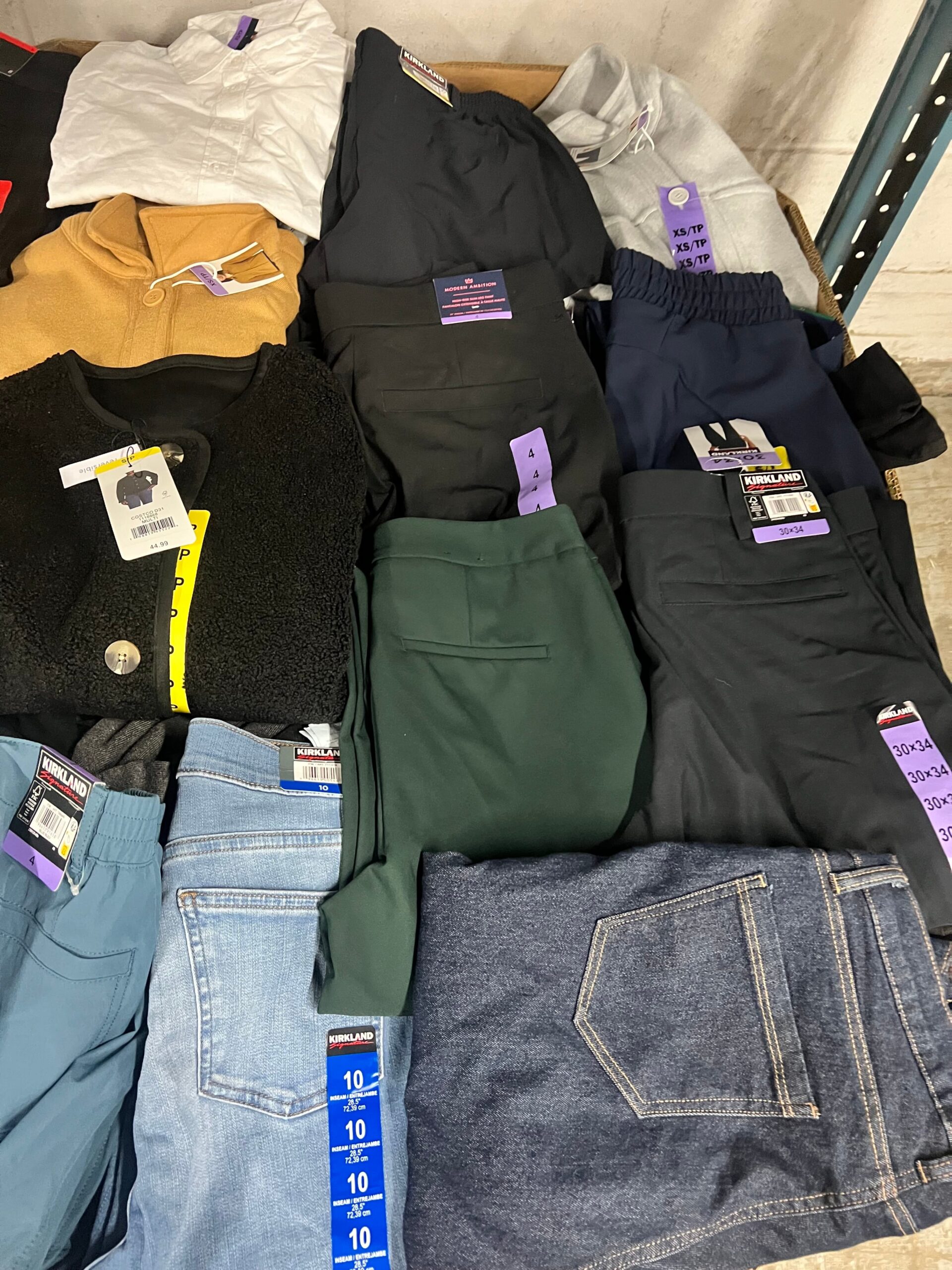 brand-name-clothing-58-300pcs-liquidation-wholesale-pallet-brand-name-clothing-58-300pcs-liquidation-wholesale-pallet-liquidationdeals-ca-1243981520 Brand Name Clothing – 300pcs Liquidation Pallet — liquidation pallet photo 3