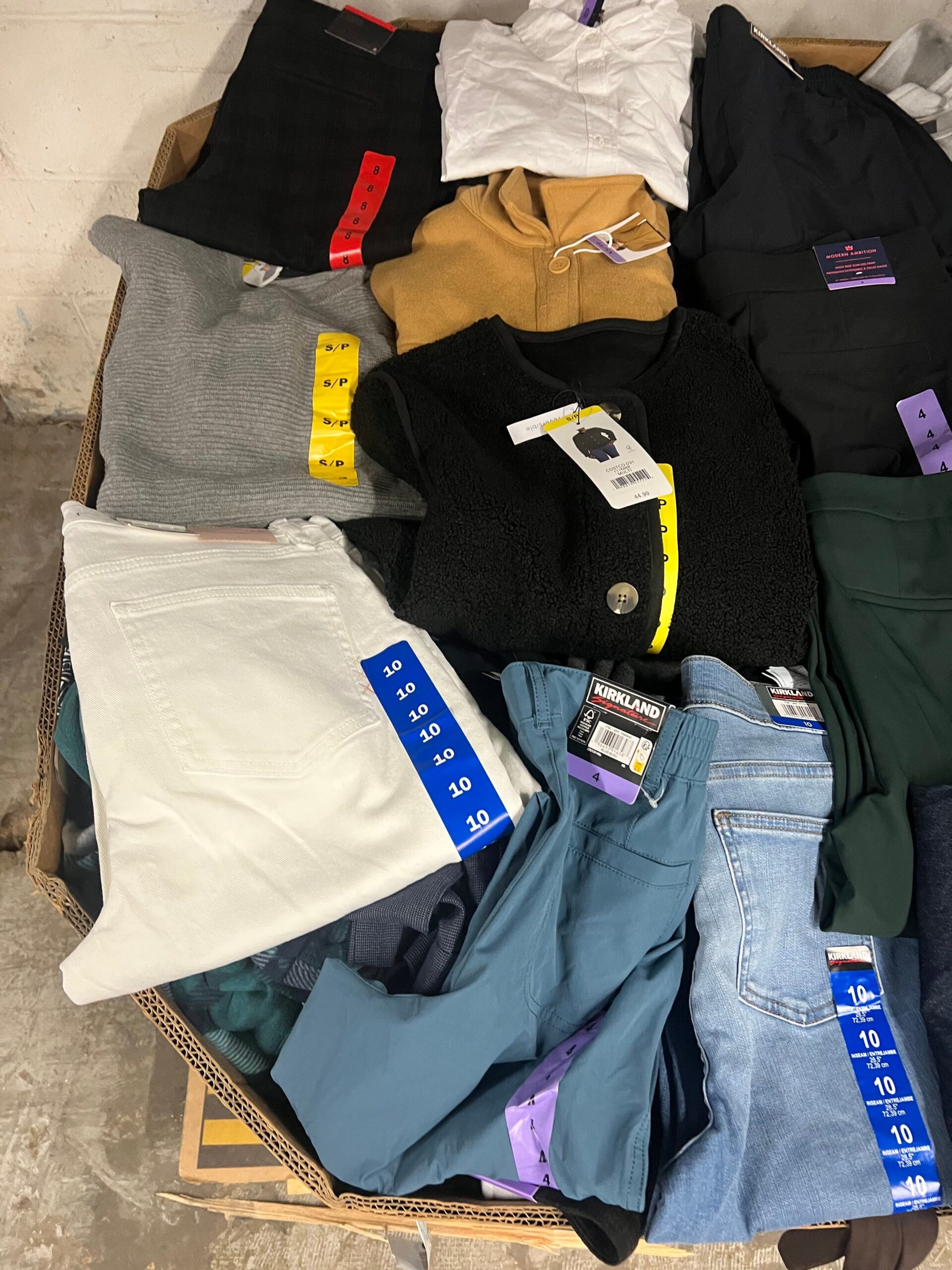 brand-name-clothing-58-300pcs-liquidation-wholesale-pallet-brand-name-clothing-58-300pcs-liquidation-wholesale-pallet-liquidationdeals-ca-1243981521 Brand Name Clothing – 300pcs Liquidation Pallet — liquidation pallet photo 2