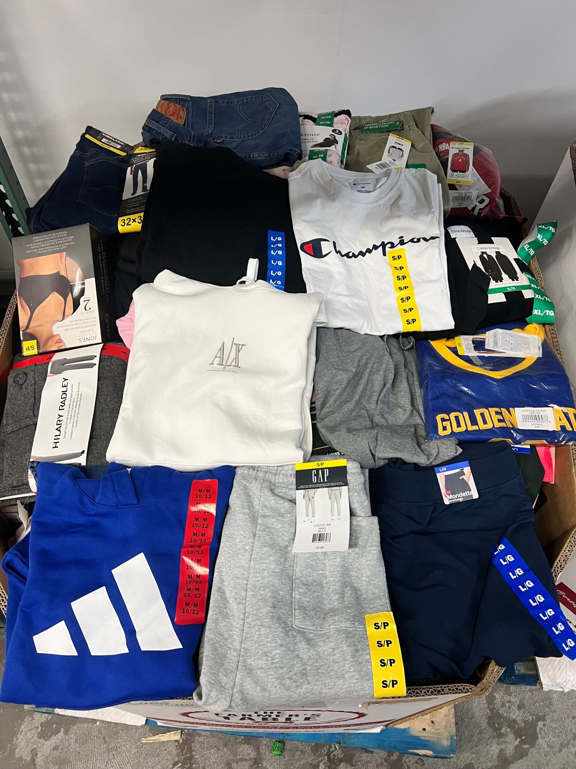 brand-name-clothing-65-200pcs-liquidation-wholesale-pallet-brand-name-clothing-65-200pcs-liquidation-wholesale-pallet-liquidationdeals-ca-1242874827 Brand Name Clothing – 200pcs Liquidation Pallet — liquidation pallet photo 2