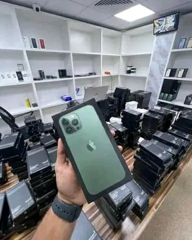 buyilp1 iPhone Wholesale Liquidation Pallet — liquidation pallet photo 3