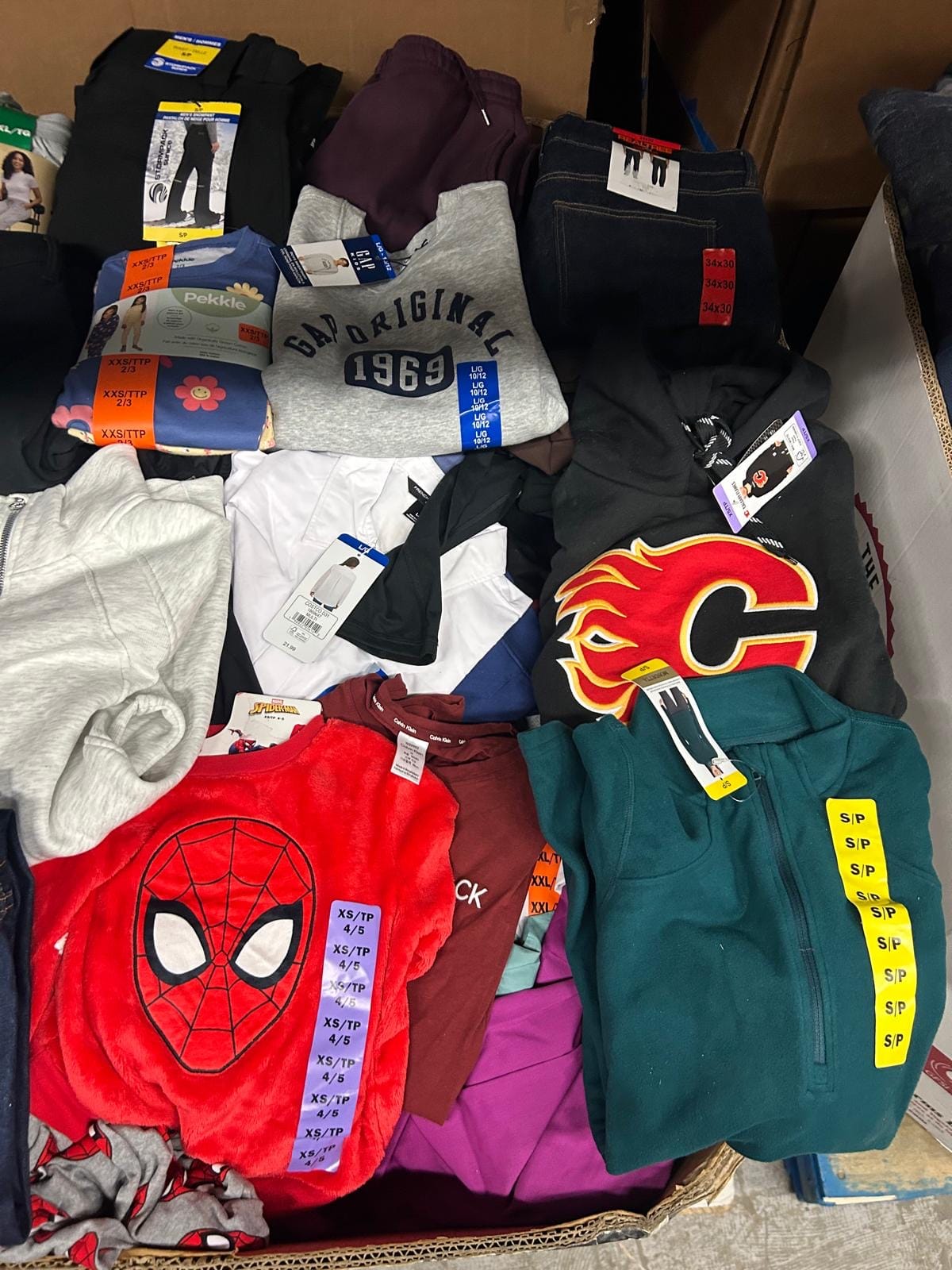 costco-clothing-27-300pcs-liquidation-wholesale-pallet-costco-clothing-27-300pcs-liquidation-wholesale-pallet-liquidationdeals-ca-1227092580 CW Clothing Liquidation Pallet — liquidation pallet photo 4