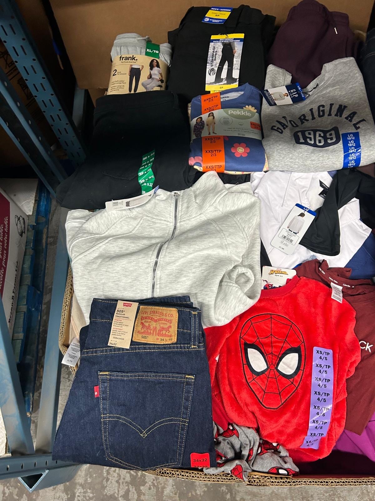 costco-clothing-27-300pcs-liquidation-wholesale-pallet-costco-clothing-27-300pcs-liquidation-wholesale-pallet-liquidationdeals-ca-1227092581 CW Clothing Liquidation Pallet — liquidation pallet photo 3