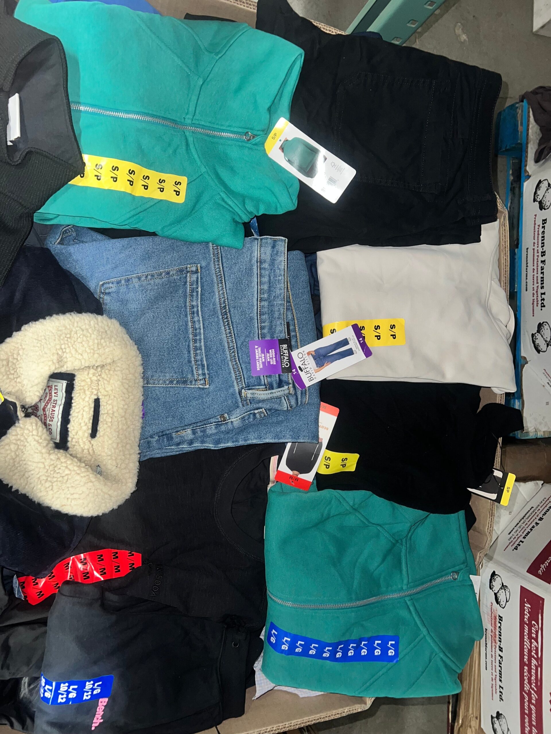 costco-clothing-36-250pcs-liquidation-wholesale-pallet-costco-clothing-36-250pcs-liquidation-wholesale-pallet-liquidationdeals-ca-1220571654 CW Clothing Liquidation Pallet — Lot 17 — liquidation pallet photo 4