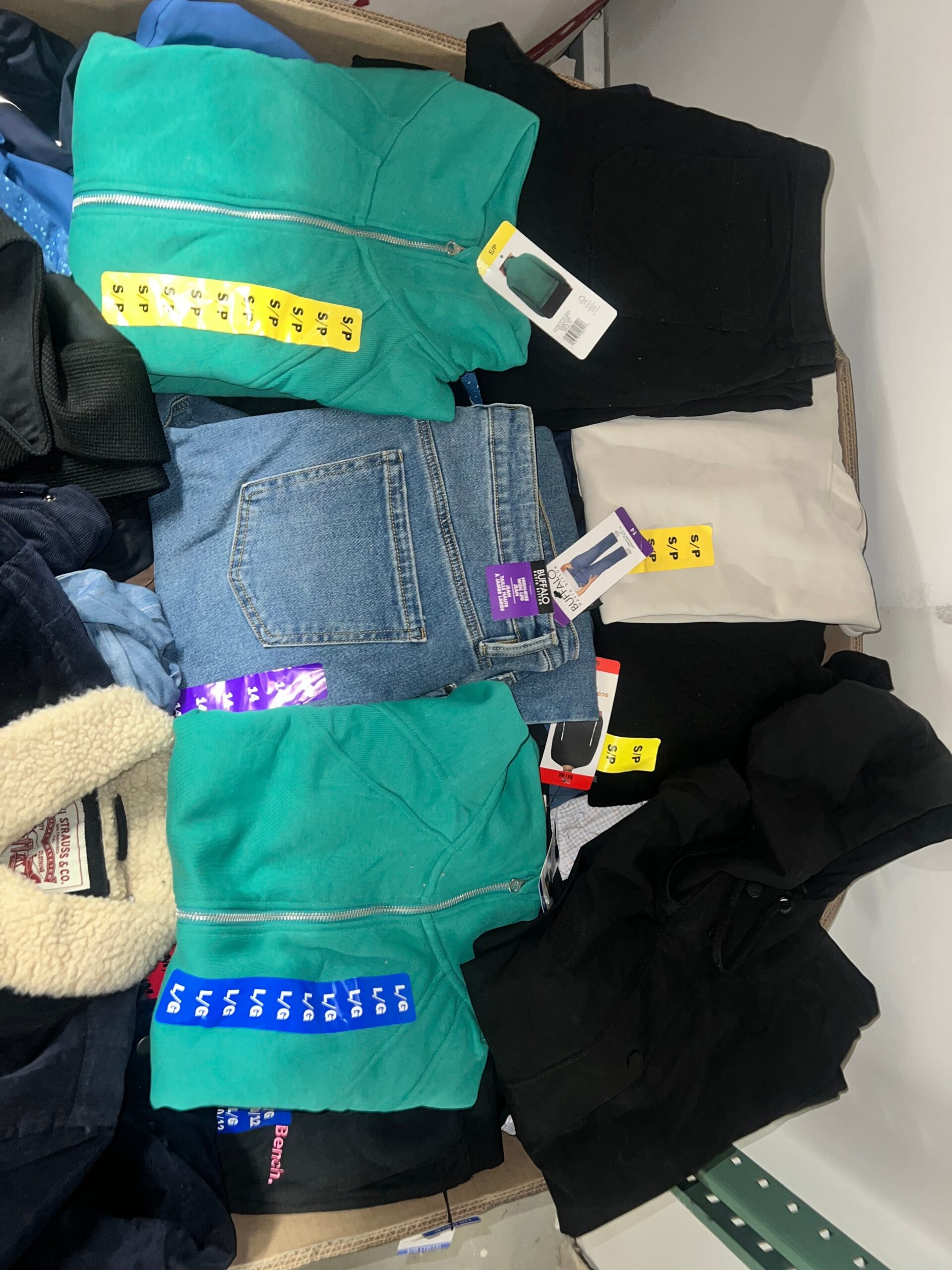 costco-clothing-36-250pcs-liquidation-wholesale-pallet-costco-clothing-36-250pcs-liquidation-wholesale-pallet-liquidationdeals-ca-1224872076 CW Clothing Liquidation Pallet — Lot 12 — liquidation pallet photo 4