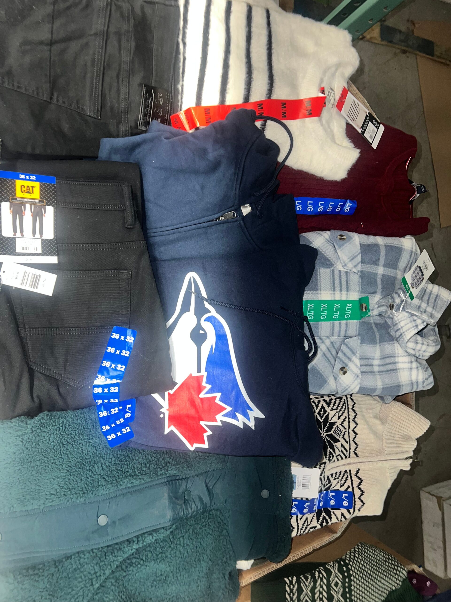 costco-clothing-41-250pcs-liquidation-wholesale-pallet-costco-clothing-41-250pcs-liquidation-wholesale-pallet-liquidationdeals-ca-1224872095 CW Clothing Liquidation Pallet — Lot 15 — liquidation pallet photo 4