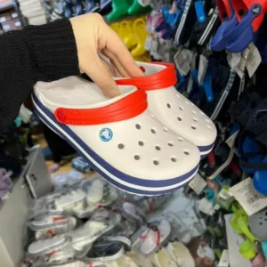 Crocs Sale Liquidation Pallet — liquidation pallet photo 4