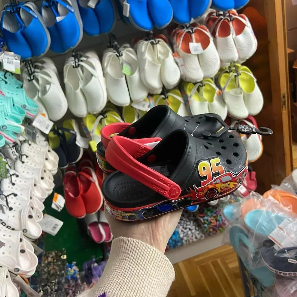 crossp3 Crocs Sale Liquidation Pallet — mixed condition