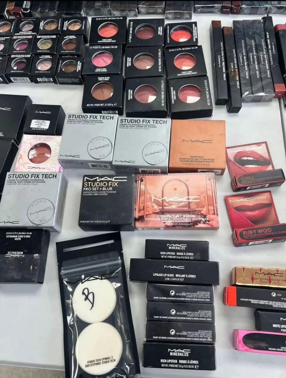 mak4 MAC Cosmetics Professional Liquidation Pallet — liquidation pallet photo 4