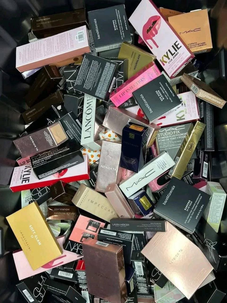 mk2 Mix High-End Brand Makeup Liquidation Pallet — liquidation pallet photo 2