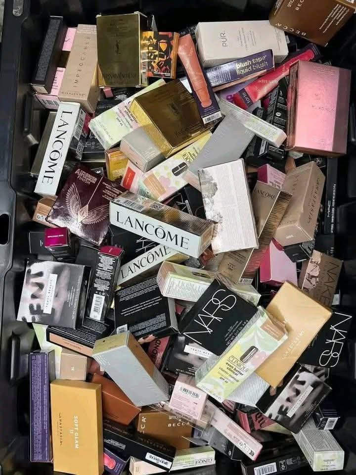 mk3 Mix High-End Brand Makeup Liquidation Pallet — liquidation pallet photo 3