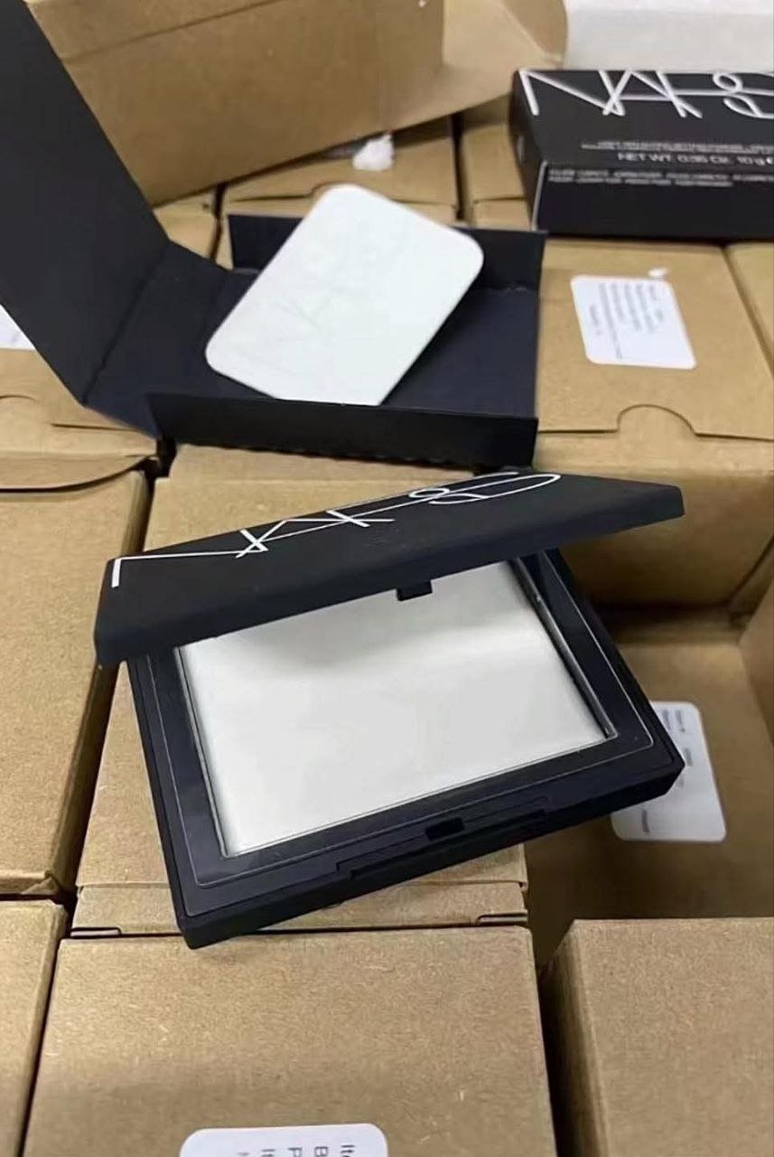 rr2 NARS Light Reflecting Pressed Setting Powder Liquidation Pallet — liquidation pallet photo 2