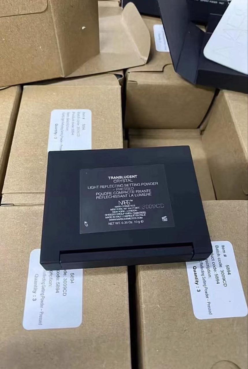 rr3 NARS Light Reflecting Pressed Setting Powder Liquidation Pallet — liquidation pallet photo 3