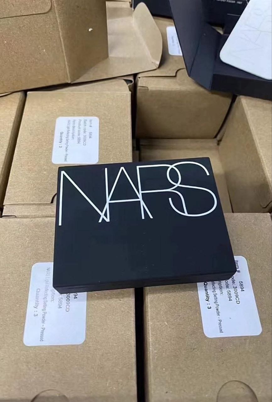 rr4 NARS Light Reflecting Pressed Setting Powder Liquidation Pallet — liquidation pallet photo 4