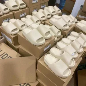 Yeezy Slides Liquidation Pallet — liquidation pallet photo 4