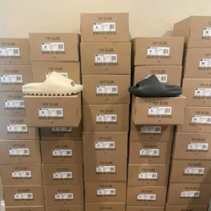 Yeezy Slides Liquidation Pallet — liquidation pallet photo 3