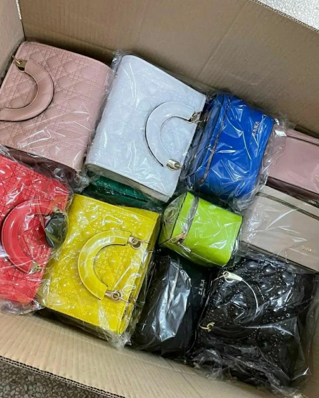 womenb Leather Bags for Women Liquidation Pallet — liquidation pallet photo 3