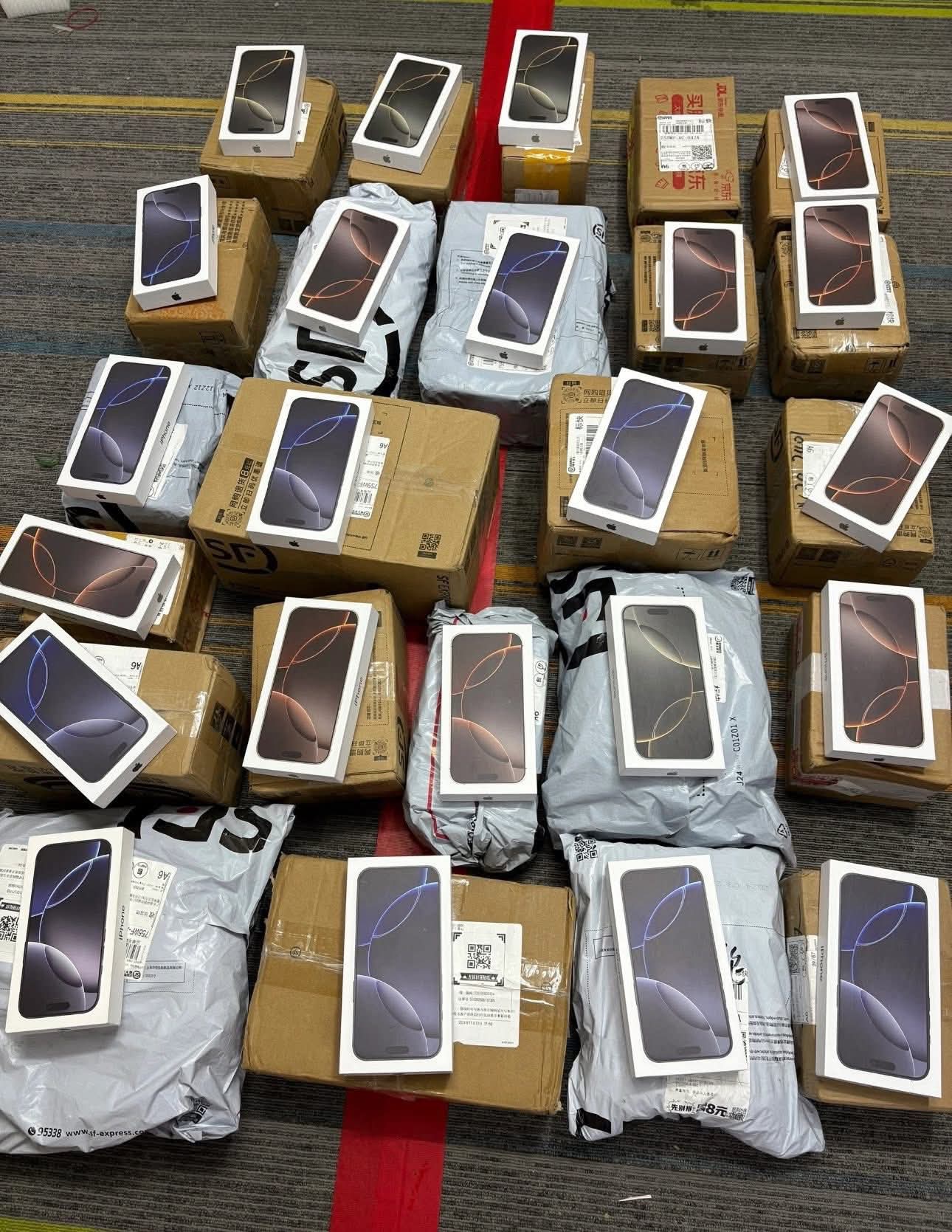 iPhone 16 Liquidation Pallet Pallet of iphone 16 liquidation pallet — consumer electronics, customer-return liquidation lot