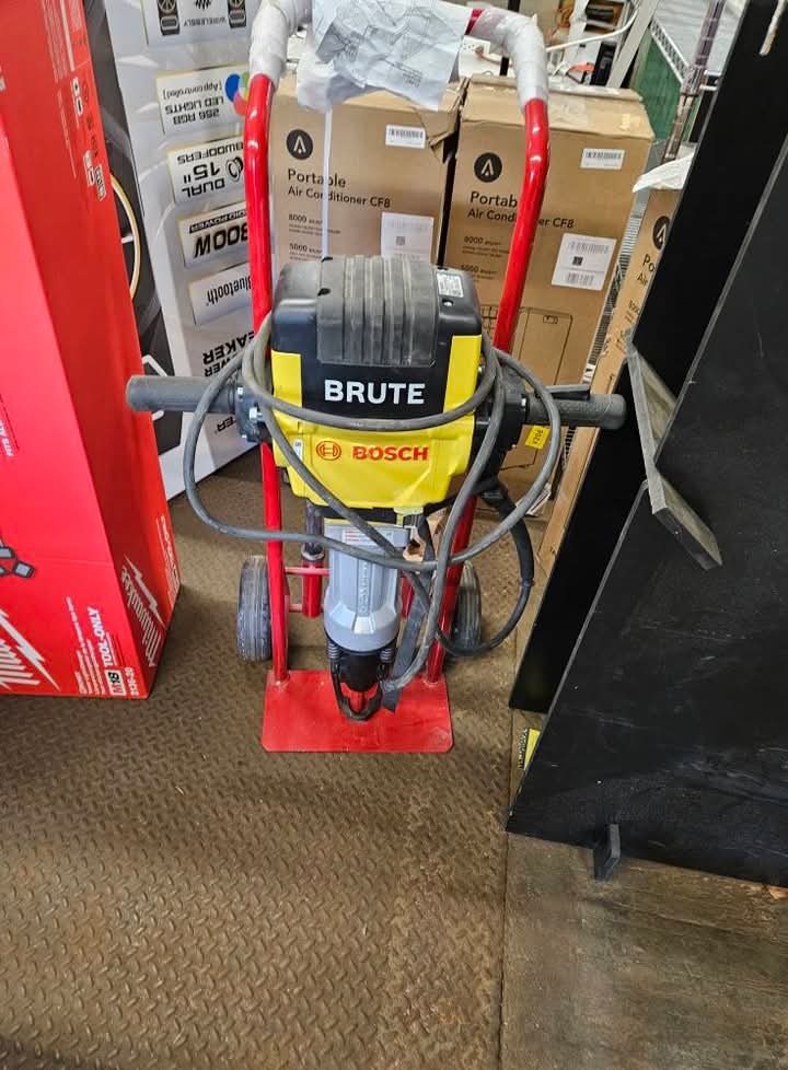 Brute 15 Amp Demolition Hammer Liquidation Pallet Brute 15 Amp Demolition Hammer Liquidation Pallet: customer-return tools & hardware pallet with free US shipping